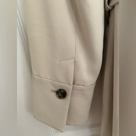 Banana Republic Trench Coat: Khaki Beige, 2 Side Pockets, 2 Side Slits M - Picture 4 of 16